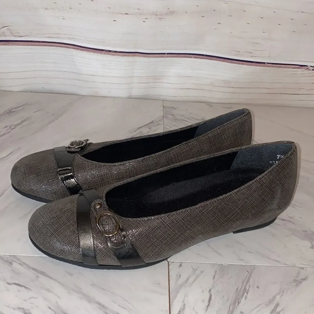Munro Silver Buckle Flats 7.5 Like New
